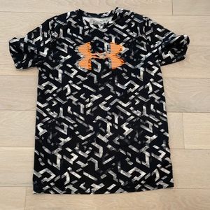 Under Armour boys tee.  Size YXL.  Excellent condition!